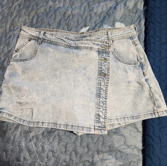 Juniors n/b jean skort - Picture 2 of 9